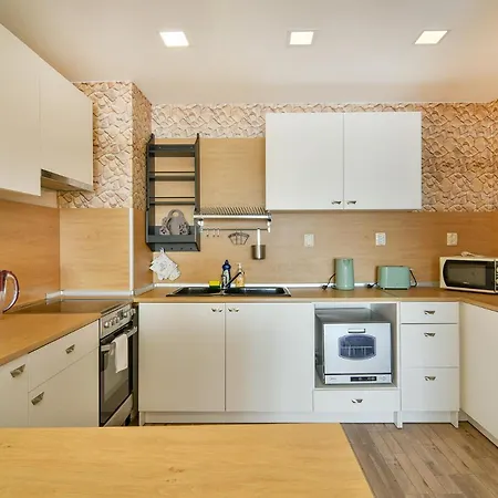 Viewpoint-2br Free Parking Apartment